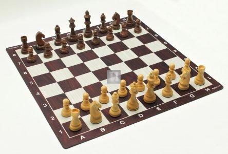 Chess Set Rouge. Pieces + board + carry bag