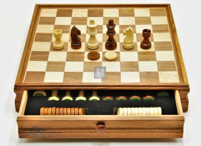 Chessboard in Walnut, with drawer