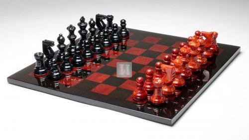 Alabaster chess set black/red