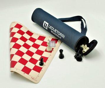 Completo piccolo scacchi + scacchiera mousepad bianco/rossa, con borsa