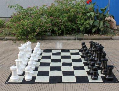 31 cm Giant chess set - smaller size