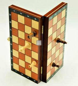 Folding wooden magnetic travel set - 630C