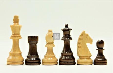 King 97mm Staunton chess pieces, Lacquered