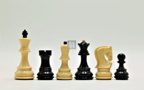 King mm.97 - Plastic Chess Set "Est" - Black/White