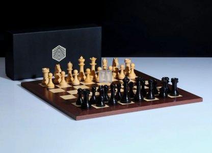 Official FIDE chess set. Chessboard in Rosewood and Maple