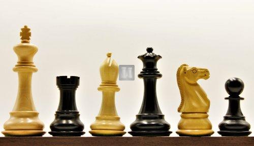 King mm 97 Wooden chess set Fischer design