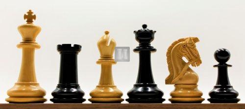 'Sultan' Staunton boxwood-ebony chessmen - King height: 95 mm