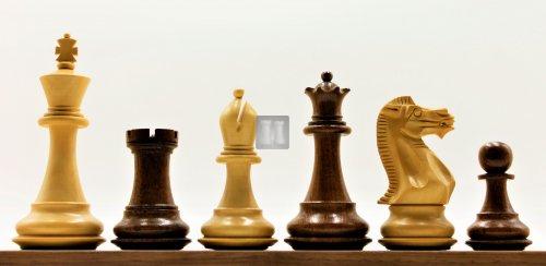 'Stallion' Staunton  boxwood-acaciawood chessmen - King height: 100 mm