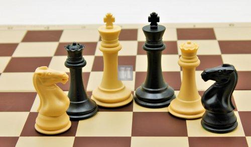 Plastic chessmen 'Staunton'; triple weighted