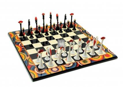 'Modigliani' chess pieces by Nigri Scacchi