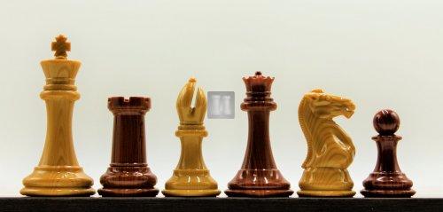 High-quality resin chess pieces; king height: 4.18''