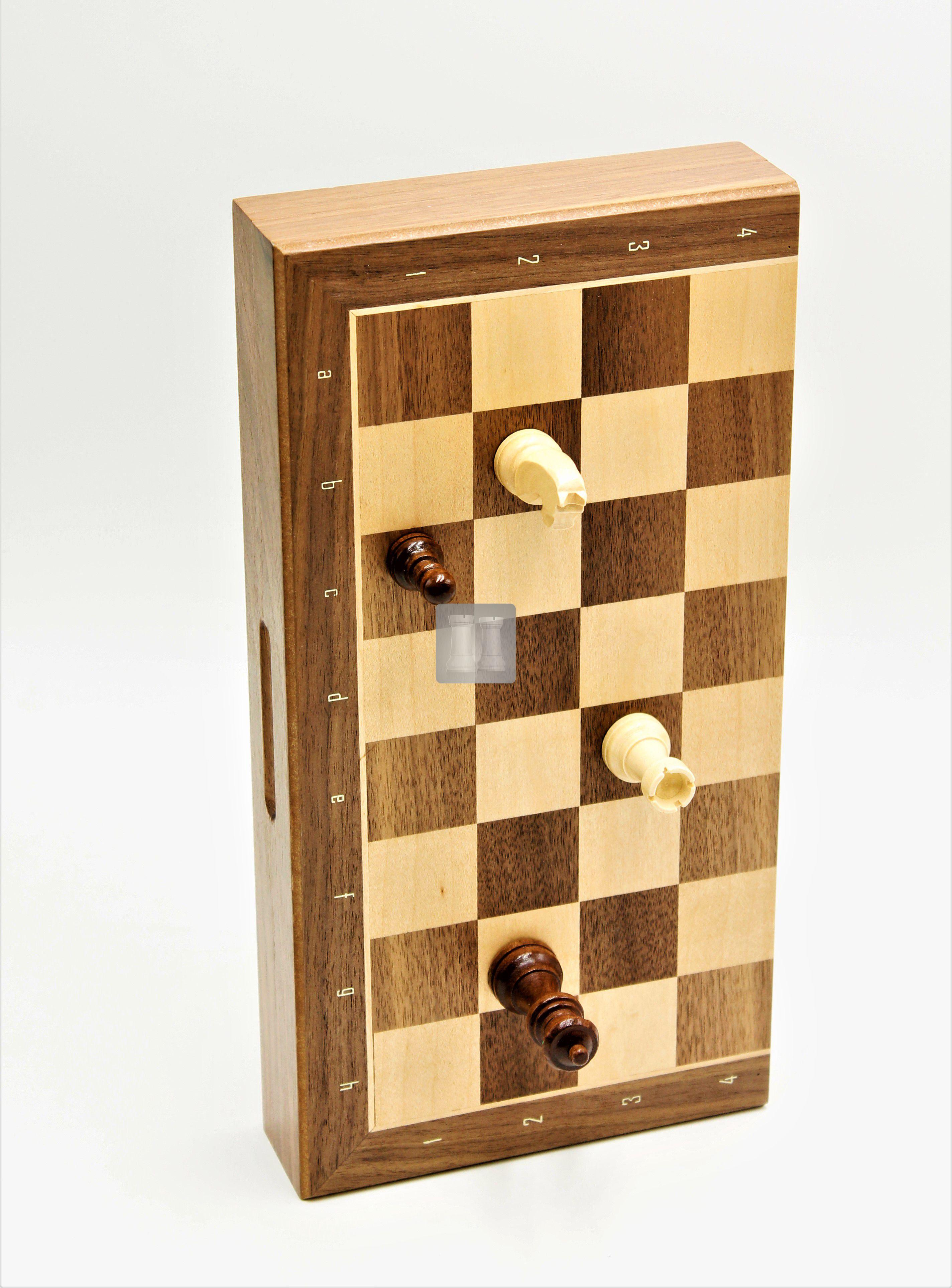 Scacchiera In Similpelle Con Scacchi Legno